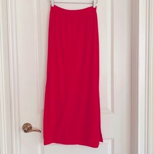 Splendid pull on skirt with slit.  Coral-y red color. Small